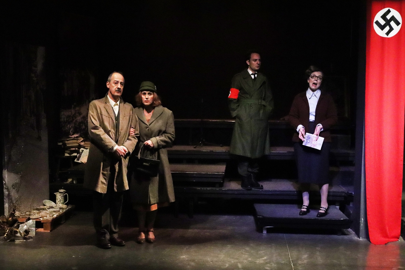 O KA8ENAS PE8AINEI MONOS TOY PHOTO 4