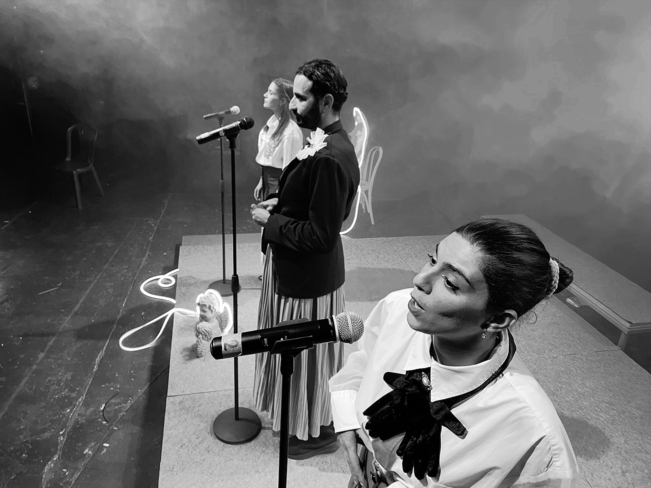 ΣΥΓΧΡΟΝΟ 301022 BW S 16