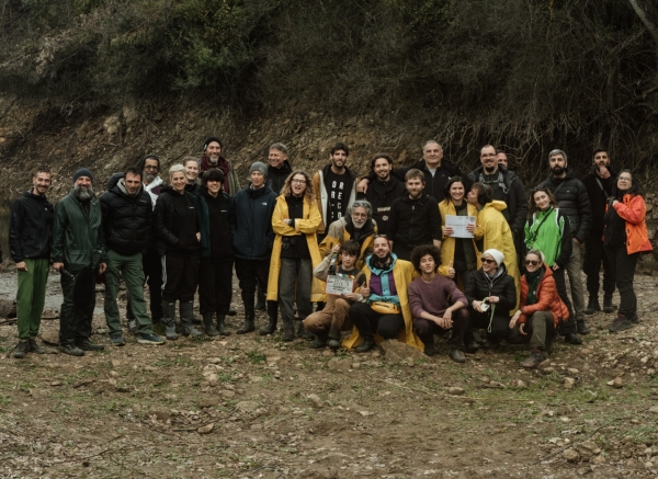 &Tau;&Omicron; &Alpha;&Gamma;&Omicron;&Rho;&Iota; &Mu;&Epsilon; &Tau;&Alpha; &Gamma;&Alpha;&Lambda;&Alpha;&Zeta;&Iota;&Alpha; &Mu;&Alpha;&Tau;&Iota;&Alpha; &Tau;&omicron;&upsilon; &Theta;&alpha;&nu;ά&sigma;&eta; &Nu;&epsilon;&omicron;&phi;ώ&tau;&iota;&sigma;&tau;&omicron;&upsilon;