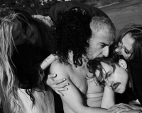 &Epsilon;ί&delta;&alpha;&mu;&epsilon; &tau;&eta;&nu; &pi;&alpha;&rho;ά&sigma;&tau;&alpha;&sigma;&eta; &laquo;&Tau;&alpha; &kappa;ύ&mu;&alpha;&tau;&alpha;&raquo; &sigma;&tau;&omicron; &theta;έ&alpha;&tau;&rho;&omicron; nous creative space