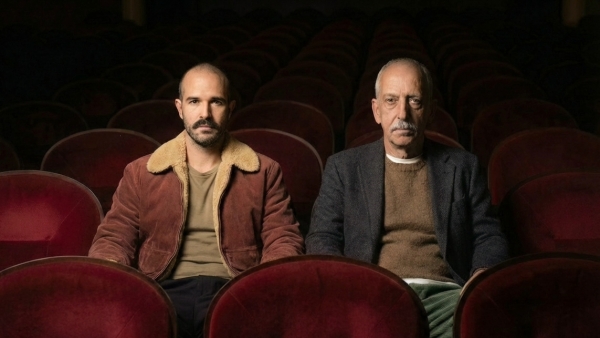 &Sigma;&upsilon;&nu;έ&nu;&tau;&epsilon;&upsilon;&xi;&eta; &mu;&epsilon; &tau;&omicron;&nu; &Mu;ά&nu;&omicron; &Theta;&eta;&rho;&alpha;ί&omicron; &kappa;&alpha;&iota; &tau;&omicron;&nu; &Beta;&lambda;ά&sigma;&eta; &Pi;&alpha;&sigma;&iota;&omicron;ύ&delta;&eta; &mu;&epsilon; &alpha;&phi;&omicron;&rho;&mu;ή &tau;&eta;&nu; &pi;&alpha;&rho;ά&sigma;&tau;&alpha;&sigma;&eta; &laquo;&Eta; &Phi;ώ&kappa;&iota;&alpha;&raquo; &pi;&omicron;&upsilon; &alpha;&nu;&epsilon;&beta;&alpha;ί&nu;&epsilon;&iota; &sigma;&tau;&omicron;  &Theta;έ&alpha;&tau;&rho;&omicron; Ά&beta;&alpha;&tau;&omicron;&nu;