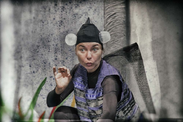 &Tau;&omicron; &mu;&alpha;ύ&rho;&omicron; &psi;&alpha;&rho;ά&kappa;&iota; &sigma;&tau;&omicron; &theta;έ&alpha;&tau;&rho;&omicron; &Mu;&iota;&kappa;&rho;ό&sigmaf; &Kappa;&epsilon;&rho;&alpha;&mu;&epsilon;&iota;&kappa;&omicron;&sigmaf;