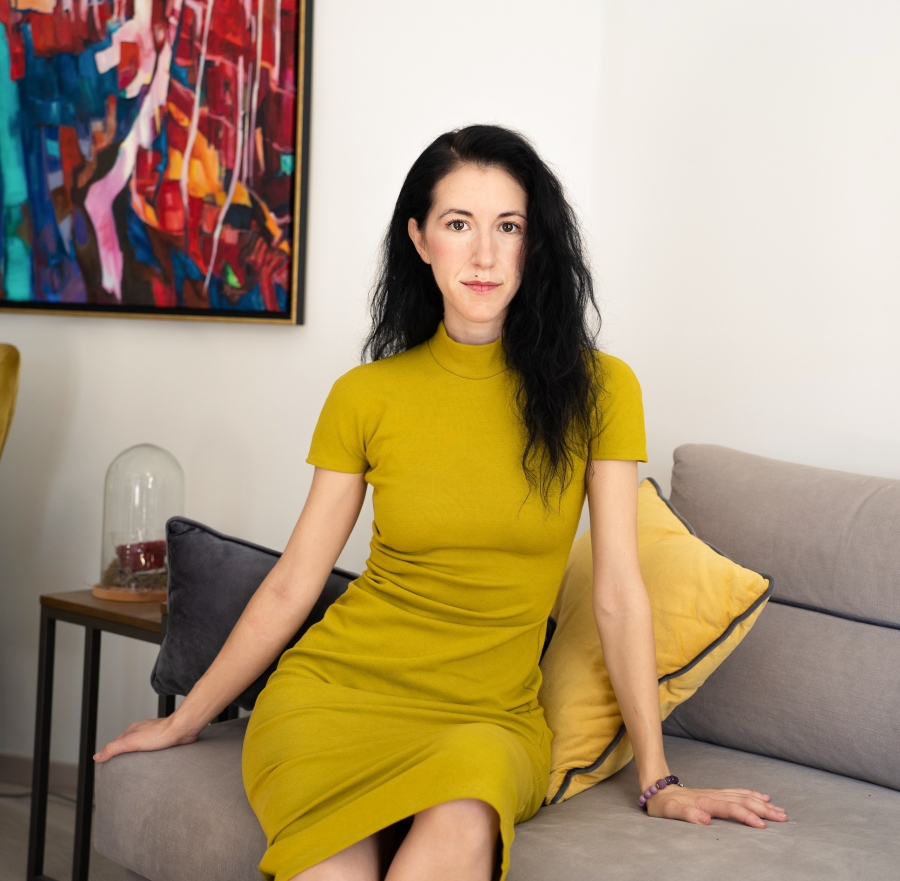 &Sigma;&upsilon;&nu;έ&nu;&tau;&epsilon;&upsilon;&xi;&eta; &mu;&epsilon; &tau;&eta; &Theta;&epsilon;&omicron;&delta;ώ&rho;&alpha; &Tau;&sigma;ά&mu;&eta; &mu;&epsilon; &alpha;&phi;&omicron;&rho;&mu;ή &tau;&eta;&nu; &pi;&alpha;&rho;ά&sigma;&tau;&alpha;&sigma;&eta; ''&Mu;&iota;&sigma;ά&nu;&theta;&rho;&omega;&pi;&omicron;&sigmaf;'' &tau;&omicron;&upsilon; &Mu;&omicron;&lambda;&iota;έ&rho;&omicron;&upsilon;  &pi;&omicron;&upsilon; &alpha;&nu;&epsilon;&beta;&alpha;ί&nu;&epsilon;&iota; &sigma;&tau;&omicron; Altera pars, &sigma;&epsilon; &sigma;&kappa;&eta;&nu;&omicron;&theta;&epsilon;&sigma;ί&alpha; &Gamma;&iota;ά&nu;&nu;&eta; &Mu;&pi;&omicron;&upsilon;&rho;&alpha;&zeta;ά&nu;&alpha;