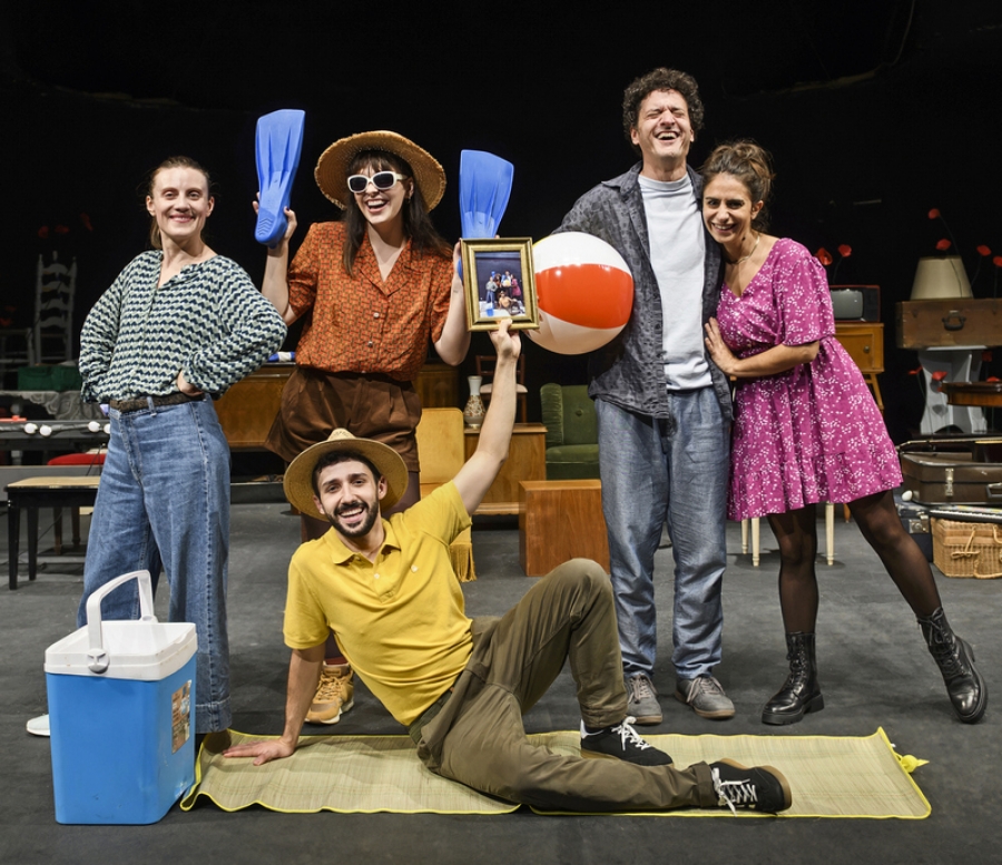 &Epsilon;ί&delta;&alpha;&mu;&epsilon; &sigma;&tau;&omicron; &Alpha;&mu;&phi;&iota;&theta;έ&alpha;&tau;&rho;&omicron; &Sigma;&pi;ύ&rho;&omicron;&upsilon; &Epsilon;&upsilon;&alpha;&gamma;&gamma;&epsilon;&lambda;ά&tau;&omicron;&upsilon; &tau;&eta;&nu; &pi;&alpha;&rho;ά&sigma;&tau;&alpha;&sigma;&eta; &Gamma;&iota;&omicron;&iota; &kappa;&alpha;&iota; &Kappa;ό&rho;&epsilon;&sigmaf;