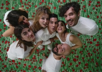 &Theta;&epsilon;&alpha;&tau;&rho;&iota;&kappa;ή &omicron;&mu;ά&delta;&alpha; &laquo;&Alpha;&upsilon;&tau;ή &kappa;&alpha;&iota; &Alpha;&upsilon;&tau;&omicron;ί&raquo;  &laquo;&Tau;&eta;&nu; &Kappa;&upsilon;&rho;&iota;&alpha;&kappa;ή έ&chi;&omicron;&upsilon;&mu;&epsilon; &gamma;ά&mu;&omicron;&raquo; &Theta;&epsilon;&alpha;&tau;&rho;&iota;&kappa;ή &mu;&epsilon;&tau;&alpha;&phi;&omicron;&rho;ά &tau;&omicron;&upsilon; &mu;&upsilon;&theta;&iota;&sigma;&tau;&omicron;&rho;ή&mu;&alpha;&tau;&omicron;&sigmaf; &tau;&omicron;&upsilon; &Gamma;&iota;ά&nu;&nu;&eta; &Xi;&alpha;&nu;&theta;&omicron;ύ&lambda;&eta;