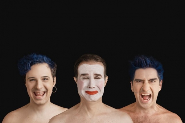 &Epsilon;ί&delta;&alpha;&mu;&epsilon; &tau;&eta;&nu; &pi;&alpha;&rho;ά&sigma;&tau;&alpha;&sigma;&eta; "&Nu;έ&alpha; &alpha;&pi;' &tau;&omicron;&nu; &Theta;&epsilon;&rho;&beta;ά&nu;&tau;&epsilon;&sigmaf;" &sigma;&tau;&omicron; &theta;έ&alpha;&tau;&rho;&omicron; &Mu;&epsilon;&tau;&alpha;&xi;&omicron;&upsilon;&rho;&gamma;&epsilon;ί&omicron;