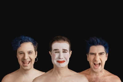 &Epsilon;ί&delta;&alpha;&mu;&epsilon; &tau;&eta;&nu; &pi;&alpha;&rho;ά&sigma;&tau;&alpha;&sigma;&eta; "&Nu;έ&alpha; &alpha;&pi;' &tau;&omicron;&nu; &Theta;&epsilon;&rho;&beta;ά&nu;&tau;&epsilon;&sigmaf;" &sigma;&tau;&omicron; &theta;έ&alpha;&tau;&rho;&omicron; &Mu;&epsilon;&tau;&alpha;&xi;&omicron;&upsilon;&rho;&gamma;&epsilon;ί&omicron;