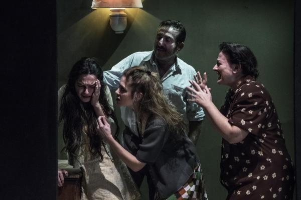 "&Omicron; &Gamma;ά&mu;&omicron;&sigmaf;" &tau;&omicron;&upsilon; &Mu;ά&rho;&iota;&omicron;&upsilon; &Pi;&omicron;&nu;&tau;ί&kappa;&alpha; | &Omicron;&mu;ά&delta;&alpha; &Nu;ά&mu;&alpha; | &Sigma;&kappa;&eta;&nu;&omicron;&theta;&epsilon;&sigma;ί&alpha;: &Epsilon;&lambda;έ&nu;&eta; &Sigma;&kappa;ό&tau;&eta;, &Kappa;&alpha;&lambda;&lambda;&iota;&tau;&epsilon;&chi;&nu;&iota;&kappa;ή &Epsilon;&pi;&iota;&mu;έ&lambda;&epsilon;&iota;&alpha;: &Gamma;&iota;ώ&rho;&gamma;&omicron;&sigmaf; &Chi;&alpha;&tau;&zeta;&eta;&nu;&iota;&kappa;&omicron;&lambda;ά&omicron;&upsilon; | &Epsilon;&pi;ί &Kappa;&omicron;&lambda;&omega;&nu;ώ (&Kappa;&epsilon;&nu;&tau;&rho;&iota;&kappa;ή &Sigma;&kappa;&eta;&nu;ή)