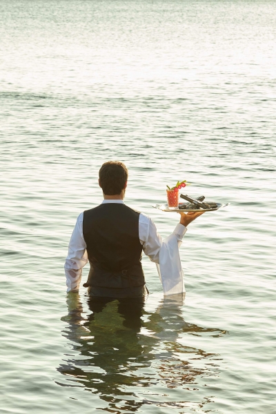 &Omicron; &Mu;&pi;&alpha;&mu;&pi;ά&sigmaf; &omicron; &Pi;ό&lambda;&epsilon;&mu;&omicron;&sigmaf; &tau;&omicron;&upsilon; &Iota;ά&kappa;&omega;&beta;&omicron;&upsilon; &Kappa;&alpha;&mu;&pi;&alpha;&nu;έ&lambda;&lambda;&eta;  &alpha;&pi;ό 18 &Nu;&omicron;&epsilon;&mu;&beta;&rho;ί&omicron;&upsilon; &sigma;&tau;&omicron; &Theta;έ&alpha;&tau;&rho;&omicron; Olvio