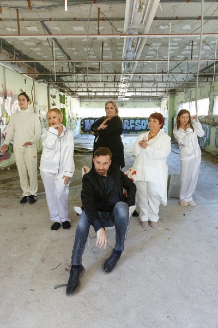 &Pi;&Epsilon;&Rho;&Iota;&Mu;&Epsilon;&Nu;&Omicron;&Nu;&Tau;&Alpha;&Sigma; &Tau;&Omicron;&Nu; &Zeta;&Omicron;&Rho;&Omicron; &Sigma;&Tau;&Omicron; &Theta;&Epsilon;&Alpha;&Tau;&Rho;&Omicron; &Delta;&Iota;&Alpha;&Chi;&Rho;&Omicron;&Nu;&Omicron;