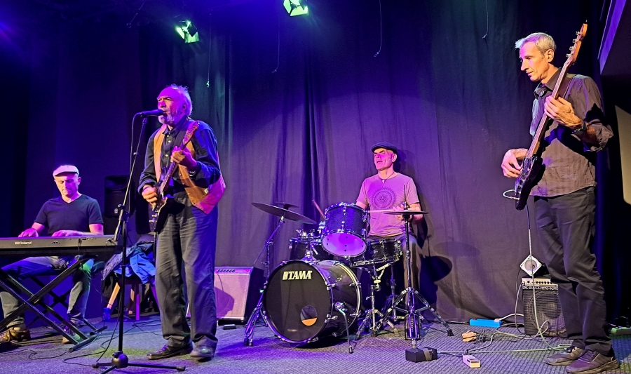 &Epsilon;ί&delta;&alpha;&mu;&epsilon; &tau;&omicron; Blues Connoisseurs  &sigma;&tau;&omicron; Theater of the No