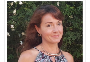 &Sigma;&upsilon;&nu;έ&nu;&tau;&epsilon;&upsilon;&xi;&eta; &mu;&epsilon; &tau;&eta; &Mu;&alpha;&rho;ί&alpha; &Mu;ά&chi;&omicron;&upsilon; (&upsilon;&psi;ί&phi;&omega;&nu;&omicron;) &sigma;&chi;&epsilon;&tau;&iota;&kappa;ά &mu;&epsilon; &tau;&eta; &mu;&omicron;&upsilon;&sigma;&iota;&kappa;ή &pi;&alpha;&rho;ά&sigma;&tau;&alpha;&sigma;&eta; &laquo;&hellip;&rsquo;&kappa;&epsilon;&iota; &pi;&omicron;&upsilon; &rho;&iota;&zeta;ώ&nu;&omicron;&upsilon;&nu;&epsilon; &tau;&alpha; &lambda;ό&gamma;&iota;&alpha;&raquo; &sigma;&tau;&omicron; &Mu;έ&gamma;&alpha;&rho;&omicron; &Mu;&omicron;&upsilon;&sigma;&iota;&kappa;ή&sigmaf; &Alpha;&theta;&eta;&nu;ώ&nu;