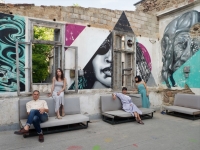 &laquo;How a Place becomes a Person...&raquo; &gamma;&iota;&alpha; &tau;έ&sigma;&sigma;&epsilon;&rho;&iota;&sigmaf; &mu;ό&nu;&omicron; &pi;&alpha;&rho;&alpha;&sigma;&tau;ά&sigma;&epsilon;&iota;&sigmaf; &sigma;&tau;&omicron; Communitism