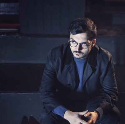 &Sigma;&upsilon;&nu;έ&nu;&tau;&epsilon;&upsilon;&xi;&eta; &tau;&omicron;&upsilon; &sigma;&kappa;&eta;&nu;&omicron;&theta;έ&tau;&eta; &Tau;&rho;ύ&phi;&omega;&nu;&alpha; &Mu;&pi;ά&rho;&kappa;&alpha; &sigma;&tau;&omicron; &theta;&epsilon;&alpha;&tau;&rho;&omicron; gr.