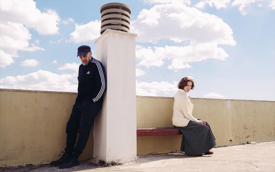 &Epsilon;ί&delta;&alpha;&mu;&epsilon; &tau;&eta; &Gamma;&upsilon;&nu;&alpha;ί&kappa;&alpha; &kappa;&alpha;&iota; &tau;&omicron;&nu; &Alpha;&kappa;&rho;&omicron;&beta;ά&tau;&eta; &sigma;&tau;&omicron; &theta;έ&alpha;&tau;&rho;&omicron; Bijoux de kant HOOD art space