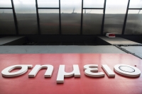 &Alpha;&nu;&iota;&chi;&nu;&epsilon;ύ&sigma;&epsilon;&iota;&sigmaf; &mu;&epsilon; &tau;&omicron;&nu; &Nu;ί&kappa;&omicron; &Kappa;&omicron;&upsilon;&rho;&mu;&omicron;&upsilon;&lambda;ή &sigma;&tau;&omicron; &Theta;έ&alpha;&tau;&rho;&omicron; &Sigma;&eta;&mu;&epsilon;ί&omicron;