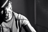 &Sigma;&upsilon;&nu;έ&nu;&tau;&epsilon;&upsilon;&xi;&eta; &mu;&epsilon; &tau;&omicron;&nu; Ά&gamma;&gamma;&epsilon;&lambda;&omicron; &Chi;&alpha;&tau;&zeta;ά &mu;&epsilon; &alpha;&phi;&omicron;&rho;&mu;ή &tau;&eta;&nu; &pi;&alpha;&rho;ά&sigma;&tau;&alpha;&sigma;&eta; &laquo;&Alpha;&lambda;&lambda;&alpha;&gamma;ή: &Mu;έ&theta;&omicron;&delta;&omicron;&sigmaf;&raquo;