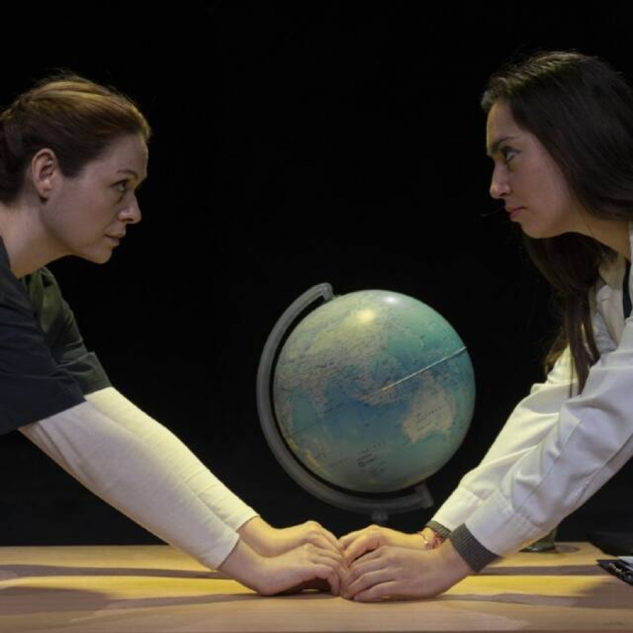 &Epsilon;ί&delta;&alpha;&mu;&epsilon; &tau;&eta;&nu; &pi;&alpha;&rho;ά&sigma;&tau;&alpha;&sigma;&eta; &ldquo;Lebensraum&rdquo; &tau;&omicron;&upsilon; &Theta;. &Tau;&rho;&iota;&alpha;&rho;ί&delta;&eta; &sigma;&tau;&omicron; Faust