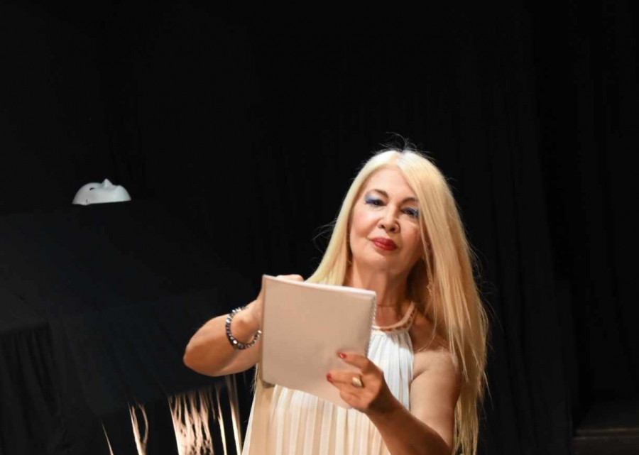 &Sigma;&upsilon;&nu;έ&nu;&tau;&epsilon;&upsilon;&xi;&eta; &tau;&eta;&sigmaf; Έ&phi;&eta;&sigmaf; &Chi;&alpha;&nu;&tau;&zeta;&omicron;ύ&lambda;&eta;   &sigma;&tau;&omicron; &theta;&epsilon;&alpha;&tau;&rho;&omicron;.gr.