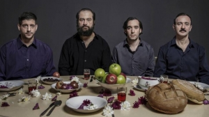 &Epsilon;ί&delta;&alpha;&mu;&epsilon; &tau;&eta;&nu; &pi;&alpha;&rho;ά&sigma;&tau;&alpha;&sigma;&eta; "&Kappa;&alpha;&lambda;ά, &epsilon;&sigma;ύ &sigma;&kappa;&omicron;&tau;ώ&theta;&eta;&kappa;&epsilon;&sigmaf; &nu;&omega;&rho;ί&sigmaf;" &sigma;&tau;&omicron; &theta;έ&alpha;&tau;&rho;&omicron; 104.