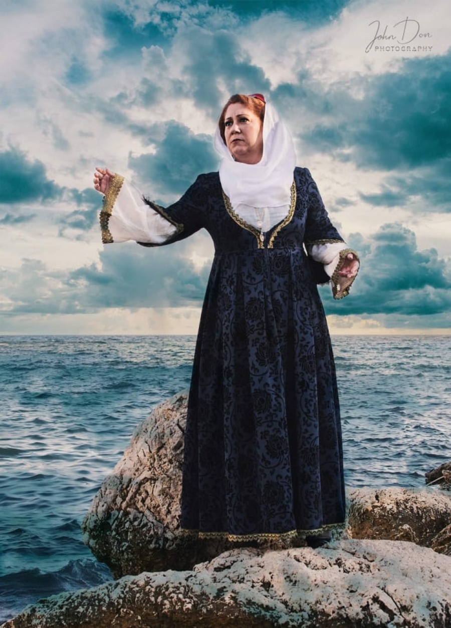 &Mu;&alpha;&nu;&tau;ώ &eta; &Eta;&rho;&omega;ί&delta;&alpha; &tau;&eta;&sigmaf; &Mu;&upsilon;&kappa;ό&nu;&omicron;&upsilon;" &sigma;&tau;&eta; &Pi;ά&rho;&omicron; &kappa;&alpha;&iota; &sigma;&tau;&eta; &Nu;ά&xi;&omicron;.