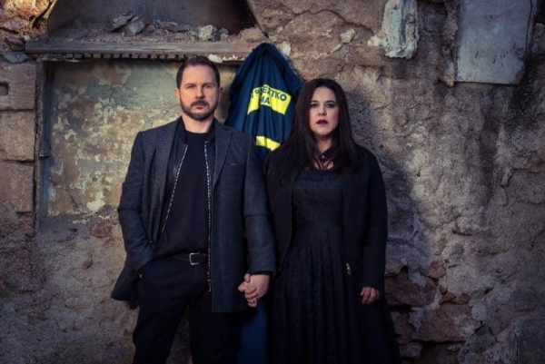 &Epsilon;ί&delta;&alpha;&mu;&epsilon; &tau;&omicron; ''Ό&rho;&kappa;&omicron;&sigmaf; &sigma;&tau;&omicron; &pi;&alpha;&rho;ό&nu;'' &sigma;&tau;&omicron; &theta;έ&alpha;&tau;&rho;&omicron; Ά&lambda;&mu;&alpha;-&Mu;&iota;&kappa;&rho;ή &sigma;&kappa;&eta;&nu;ή