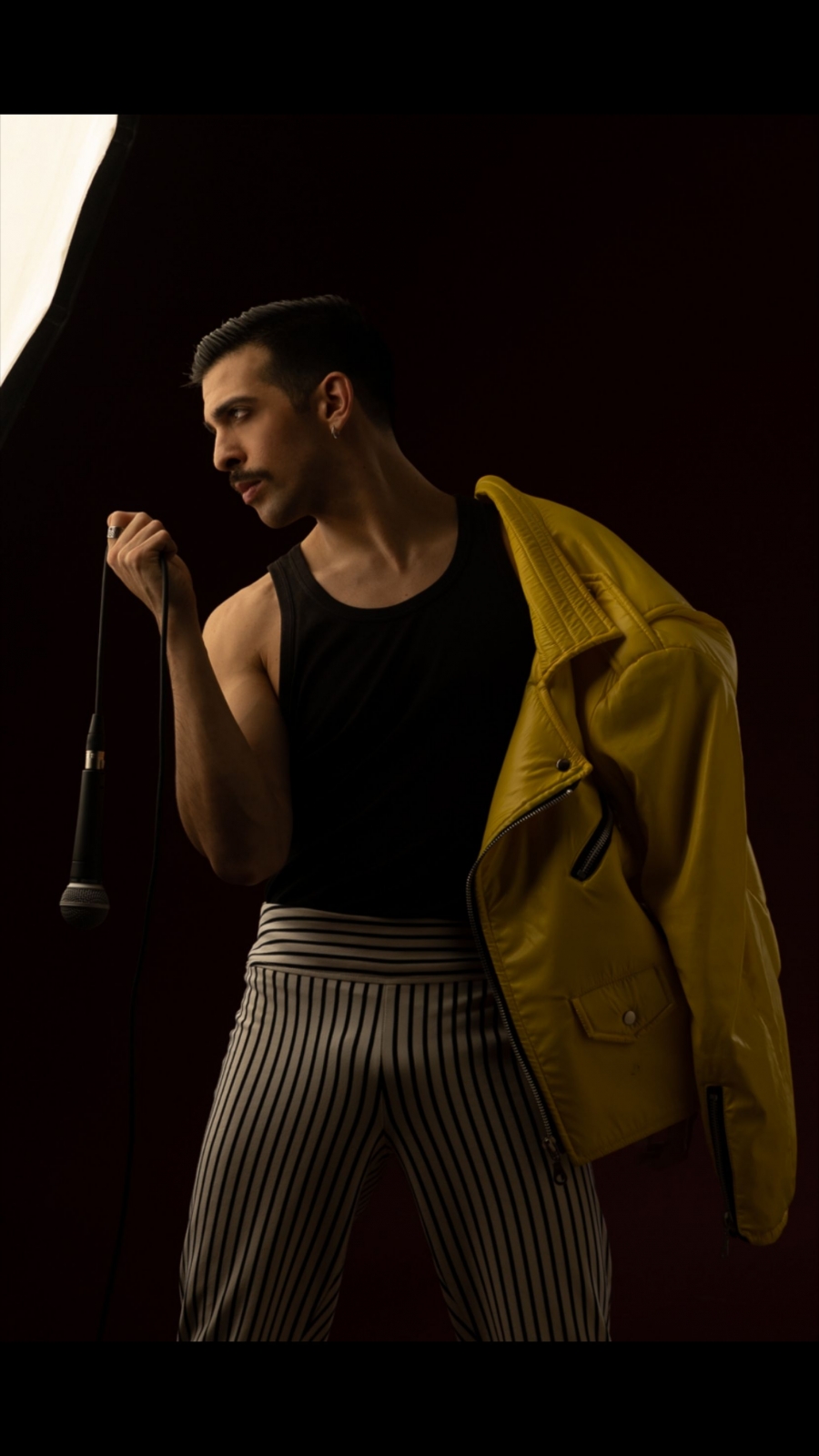 &ldquo;READY FREDDIE SHOW&rdquo;  &Mu;&Epsilon; &Tau;&Omicron;&Nu; &Phi;&Omega;&Tau;&Eta; &Lambda;&Alpha;&Mu;&Alpha;&Rho;&Eta; &Sigma;&Tau;&Omicron;&Nu; &Rho;&Omicron;&Lambda;&Omicron; &Tau;&Omicron;&Upsilon; FREDDIE MERCURY