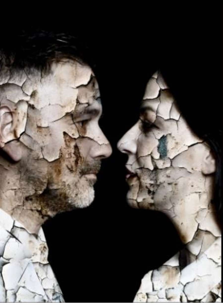 &Epsilon;ί&delta;&alpha;&mu;&epsilon; &tau;&eta;&nu; &pi;&alpha;&rho;ά&sigma;&tau;&alpha;&sigma;&eta; &ldquo;Surriento&rdquo; &sigma;&tau;&omicron; &theta;έ&alpha;&tau;&rho;&omicron; &Epsilon;&rho;&gamma;&omicron;&tau;ά&xi;&iota;&omicron;&nu;