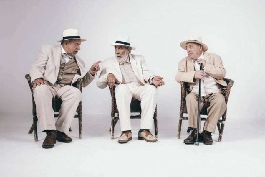 &Omicron; &Phi;&Iota;&Alpha;&Kappa;&Alpha;&Sigma; - &Kappa;&omega;&mu;&omega;&delta;ί&alpha; &alpha;&sigma;&tau;&epsilon;&iota;&omicron;&tau;ά&tau;&eta; &epsilon;&iota;&sigmaf; &pi;&rho;ά&xi;&epsilon;&iota;&sigmaf; &delta;ύ&omicron; &tau;&omicron;&upsilon; &Delta;&eta;&mu;&omicron;&sigma;&theta;έ&nu;&eta; &Kappa;. &Mu;&iota;&sigma;&iota;&tau;&zeta;ή