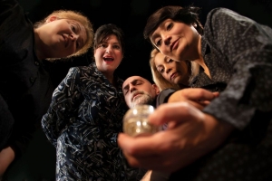 &Epsilon;ί&delta;&alpha;&mu;&epsilon; &tau;&iota;&sigmaf; &ldquo;&Gamma;&upsilon;&nu;&alpha;&iota;&kappa;&epsilon;ί&epsilon;&sigmaf; &Iota;&sigma;&tau;&omicron;&rho;ί&epsilon;&sigmaf;&rdquo; &tau;&omicron;&upsilon; &Gamma;&iota;ώ&rho;&gamma;&eta; &Mu;&alpha;&sigma;&sigma;&alpha;&beta;έ&tau;&alpha; &sigma;&tau;&omicron; Vault