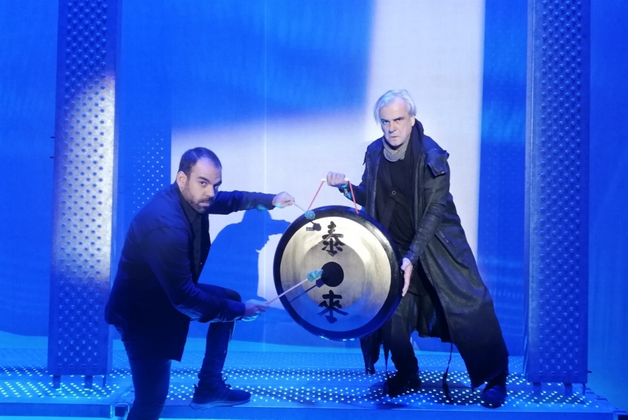 &Epsilon;ί&delta;&alpha;&mu;&epsilon; &tau;&omicron; &Mu;&iota;&alpha; &Iota;&lambda;&iota;ά&delta;&alpha; &sigma;&tau;&omicron; &theta;έ&alpha;&tau;&rho;&omicron; 104.