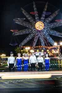 &Epsilon;ί&delta;&alpha;&mu;&epsilon; &tau;&eta;&nu; &pi;&alpha;&rho;ά&sigma;&tau;&alpha;&sigma;&eta; &laquo;&Eta; &nu;ύ&chi;&tau;&alpha; &tau;&omega;&nu; &mu;&upsilon;&sigma;&tau;&iota;&kappa;ώ&nu;&raquo; &tau;&omicron;&upsilon; Ά&kappa;&eta; &Delta;ή&mu;&omicron;&upsilon; &sigma;&tau;&omicron; &Theta;έ&alpha;&tau;&rho;&omicron; &Mu;&pi;έ&lambda;&lambda;&omicron;&sigmaf;.