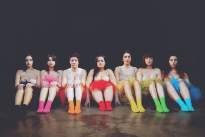 &Epsilon;ί&delta;&alpha;&mu;&epsilon; &sigma;&tau;&omicron; Faust &alpha;&pi;ό&nbsp;&tau;&eta;&nu; &omicron;&mu;ά&delta;&alpha; "Seven sisters'' &tau;&eta;&nu; &pi;&alpha;&rho;ά&sigma;&tau;&alpha;&sigma;&eta; "&Tau;&omicron; &Mu;&alpha;&rho;ά&kappa;&iota; έ&kappa;&lambda;&alpha;&sigma;&epsilon;".