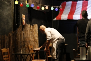 T&omicron; &Delta;έ&kappa;&alpha; (10) &sigma;&tau;&omicron; &theta;έ&alpha;&tau;&rho;&omicron; &Epsilon;&mu;&pi;&rho;ό&sigmaf;.