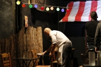 T&omicron; &Delta;έ&kappa;&alpha; (10) &sigma;&tau;&omicron; &theta;έ&alpha;&tau;&rho;&omicron; &Epsilon;&mu;&pi;&rho;ό&sigmaf;.