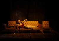 &laquo;&Tau;&upsilon;&phi;&lambda;ή, &tau;&upsilon;&phi;&lambda;ή &phi;&omicron;&rho;ά&delta;&alpha;, &pi;&omicron;ύ &pi;&alpha;&sigmaf;;&raquo; - &Theta;έ&alpha;&tau;&rho;&omicron; &Phi;&omicron;ύ&rho;&nu;&omicron;&sigmaf;