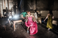 &laquo;&Eta; Ή&mu;&epsilon;&rho;&eta;&raquo; &tau;&omicron;&upsilon; &Phi;. &Nu;&tau;&omicron;&sigma;&tau;&omicron;&gamma;&iota;έ&phi;&sigma;&kappa;&iota; &gamma;&iota;&alpha; 6 &pi;&alpha;&rho;&alpha;&sigma;&tau;ά&sigma;&epsilon;&iota;&sigmaf; &sigma;&tau;&omicron; &Theta;έ&alpha;&tau;&rho;&omicron; &Sigma;&phi;&epsilon;&nu;&delta;ό&nu;&eta;