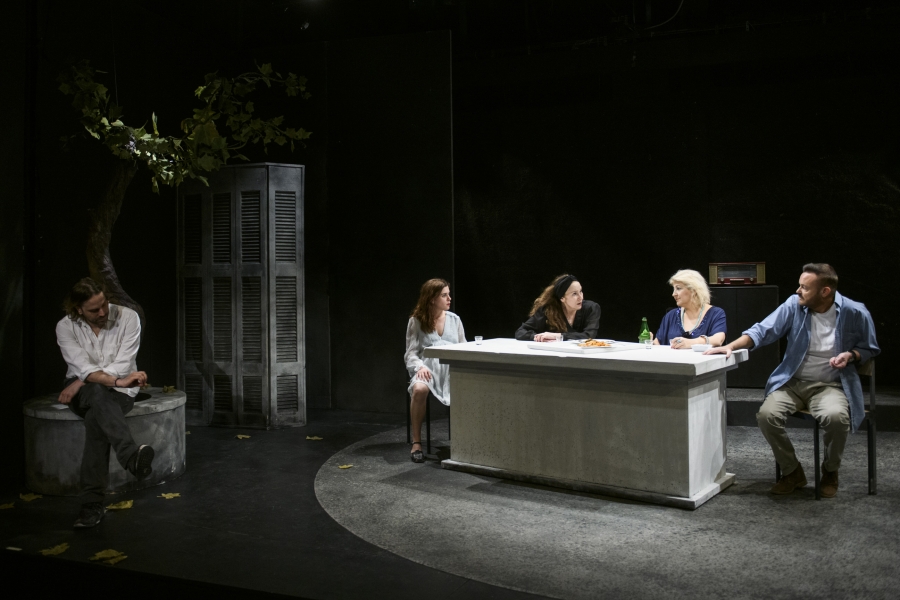 &Eta; &Kappa;&alpha;&sigma;έ&tau;&alpha; &tau;&eta;&sigmaf; &Lambda;&omicron;ύ&lambda;&alpha;&sigmaf; &Alpha;&nu;&alpha;&gamma;&nu;&omega;&sigma;&tau;ά&kappa;&eta;  &sigma;&epsilon; &sigma;&kappa;&eta;&nu;&omicron;&theta;&epsilon;&sigma;ί&alpha; &Mu;ά&nu;&omicron;&sigmaf; &Kappa;&alpha;&rho;&alpha;&tau;&zeta;&omicron;&gamma;&iota;ά&nu;&nu;&eta;&sigmaf;