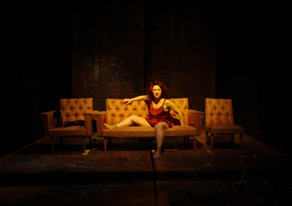 &Tau;&upsilon;&phi;&lambda;ή, &tau;&upsilon;&phi;&lambda;ή &phi;&omicron;&rho;ά&delta;&alpha;, &pi;&omicron;ύ &pi;&alpha;&sigmaf;; - 2&omicron;&sigmaf; &chi;&rho;ό&nu;&omicron;&sigmaf; &sigma;&tau;&omicron; &Theta;έ&alpha;&tau;&rho;&omicron; &Phi;&omicron;ύ&rho;&nu;&omicron;&sigmaf;