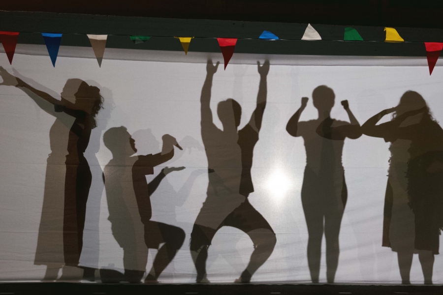 &Eta; &omicron;&mu;ά&delta;&alpha; Oper(o) &xi;&alpha;&nu;&alpha;&beta;&gamma;&alpha;ί&nu;&epsilon;&iota; &sigma;&tau;&iota;&sigmaf; &pi;&lambda;&alpha;&tau;&epsilon;ί&epsilon;&sigmaf; &mu;&epsilon; &nu;έ&alpha; &pi;&alpha;&rho;&alpha;&gamma;&omega;&gamma;ή | 18, 19, 20 / 6 | &Phi;&epsilon;&sigma;&tau;&iota;&beta;ά&lambda; &Lambda;&upsilon;&rho;&iota;&kappa;ό&sigmaf; &Nu;ό&tau;&omicron;&sigmaf; &tau;&eta;&sigmaf; &Epsilon;&Lambda;&Sigma;