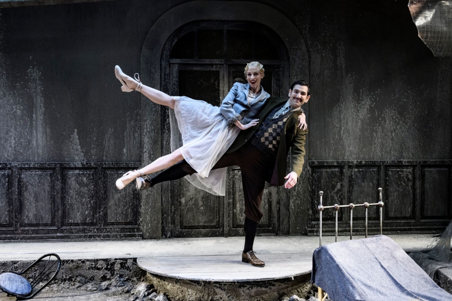 Berlin Alexanderplatz || &Omicron; &Sigma;&tau;ά&theta;&eta;&sigmaf; &Lambda;&iota;&beta;&alpha;&theta;&iota;&nu;ό&sigmaf; &epsilon;&pi;&iota;&sigma;&tau;&rho;έ&phi;&epsilon;&iota; &sigma;&tau;&omicron; &Theta;έ&alpha;&tau;&rho;&omicron; &tau;&eta;&sigmaf; &Omicron;&delta;&omicron;ύ &Kappa;&upsilon;&kappa;&lambda;ά&delta;&omega;&nu; - &Lambda;&epsilon;&upsilon;&tau;έ&rho;&eta;&sigmaf; &Beta;&omicron;&gamma;&iota;&alpha;&tau;&zeta;ή&sigmaf; || &Pi;&rho;&epsilon;&mu;&iota;έ&rho;&alpha; 24/1