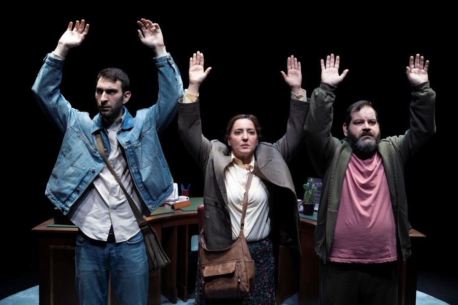 2&omicron;&sigmaf; &chi;&rho;ό&nu;&omicron;&sigmaf; &epsilon;&pi;&iota;&tau;&upsilon;&chi;ί&alpha;&sigmaf; &laquo;&pi;&omicron;&lambda;ί&tau;&epsilon;&sigmaf; &beta;' &kappa;&alpha;&tau;&eta;&gamma;&omicron;&rho;ί&alpha;&sigmaf;&raquo; &tau;&omicron;&upsilon; Brian Friel &sigma;&epsilon;   &sigma;&kappa;&eta;&nu;&omicron;&theta;&epsilon;&sigma;ί&alpha;  &Tau;&zeta;έ&nu;&eta;&sigmaf; &Kappa;ό&lambda;&lambda;&iota;&alpha;