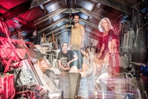 ΤΑ ΧΡΟΝΙΑ της Αννί Ερνώ Σκηνοθεσία: Ακύλλας Καραζήσης &amp; Νίκος Χατζόπουλος Από 11 Δεκεμβρίου στο Θέατρο ΘΗΣΕΙΟΝ