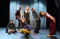 &Epsilon;ί&delta;&alpha;&mu;&epsilon; ''&Tau;&omicron; &sigma;&pi;ί&tau;&iota; &sigma;&tau;&eta;&nu; &Epsilon;&theta;&nu;&iota;&kappa;ή-Έ&nu;&alpha; ή&sigma;&upsilon;&chi;&omicron; &mu;έ&rho;&omicron;&sigmaf;'' &tau;&omicron;&upsilon; &Alpha;&lambda;&phi;&rho;έ&delta;&omicron; &Sigma;&alpha;&nu;&theta;ό&lambda; &sigma;&tau;&omicron; &Theta;έ&alpha;&tau;&rho;&omicron; Ά&lambda;&phi;&alpha;