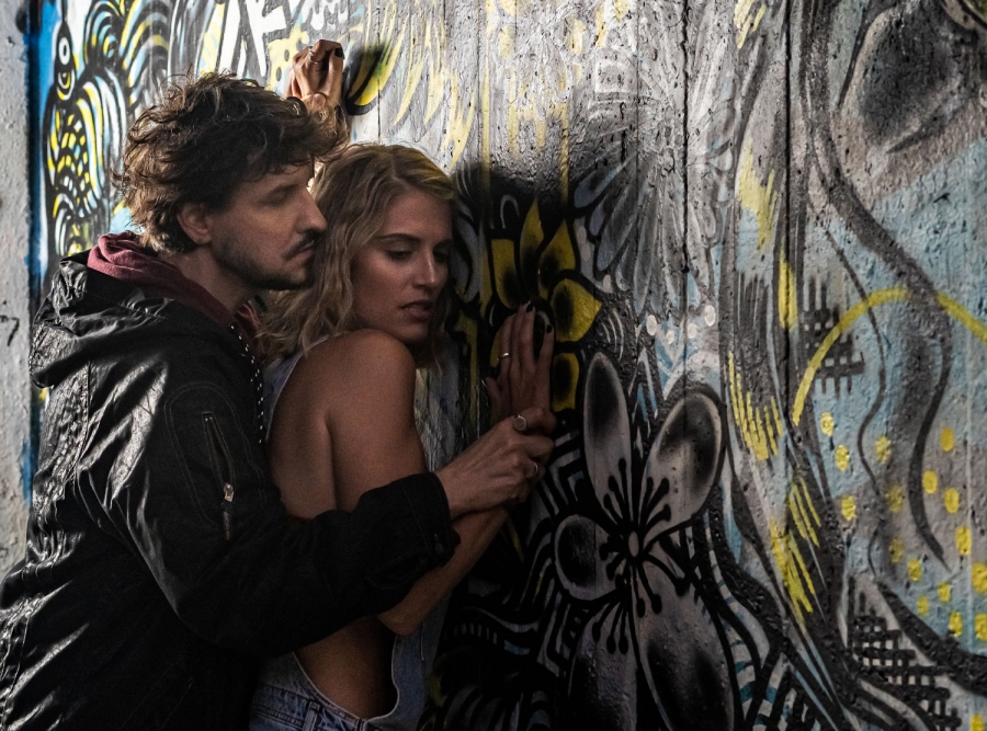 &Epsilon;ί&delta;&alpha;&mu;&epsilon; &tau;&iota;&sigmaf; &Alpha;&kappa;&rho;ό&tau;&eta;&tau;&epsilon;&sigmaf; &sigma;&tau;&omicron; &Theta;έ&alpha;&tau;&rho;&omicron; &kappa;ά&tau;&omega; &alpha;&pi;' &tau;&eta; &Gamma;έ&phi;&upsilon;&rho;&alpha;.