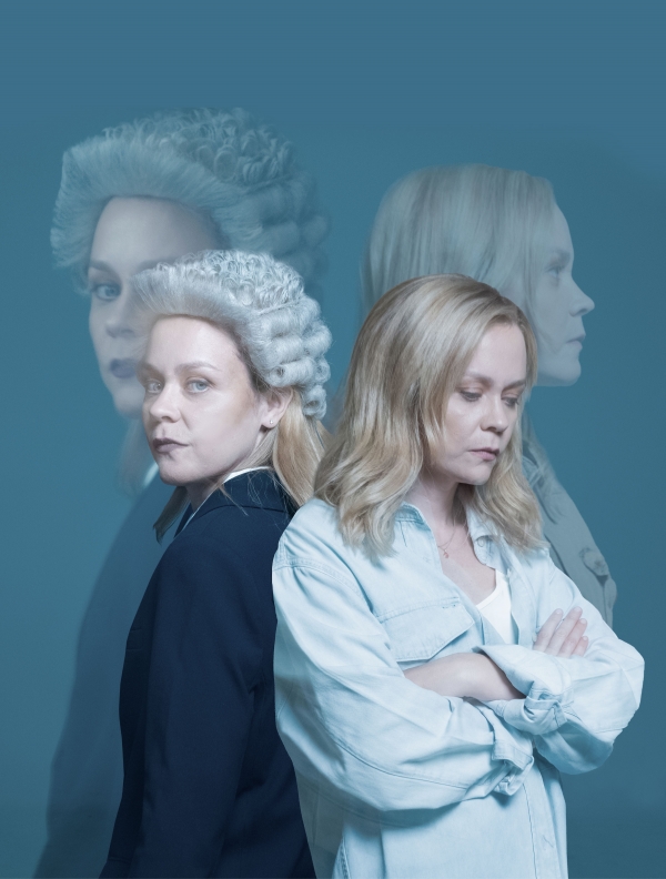 Suzie Miller PRIMA FACIE  &Epsilon;&rho;&mu;&eta;&nu;&epsilon;ύ&epsilon;&iota; &eta; &Lambda;έ&nu;&alpha; &Pi;&alpha;&pi;&alpha;&lambda;&eta;&gamma;&omicron;ύ&rho;&alpha;