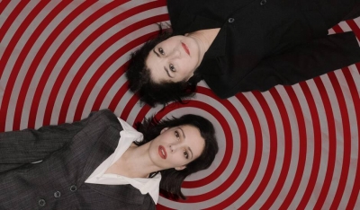 &Epsilon;ί&delta;&alpha;&mu;&epsilon; &tau;&omicron; &laquo;Contractions &ndash; Ό&rho;&omicron;&iota; &Sigma;&upsilon;&mu;&beta;&omicron;&lambda;&alpha;ί&omicron;&upsilon;&raquo; &sigma;&tau;&omicron; &Theta;έ&alpha;&tau;&rho;&omicron; &laquo; &Mu;&iota;&kappa;&rho;ό Ά&nu;&epsilon;&sigma;&iota;&sigmaf;&raquo;