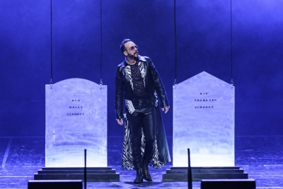 &Epsilon;ί&delta;&alpha;&mu;&epsilon; &tau;&eta;&nu; &pi;&alpha;&rho;ά&sigma;&tau;&alpha;&sigma;&eta;  Scro&omicron;ge and Ghosts and Rock n' Roll &sigma;&tau;&omicron; Christmas Theater.
