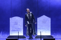 &Epsilon;ί&delta;&alpha;&mu;&epsilon; &tau;&eta;&nu; &pi;&alpha;&rho;ά&sigma;&tau;&alpha;&sigma;&eta;  Scro&omicron;ge and Ghosts and Rock n' Roll &sigma;&tau;&omicron; Christmas Theater.