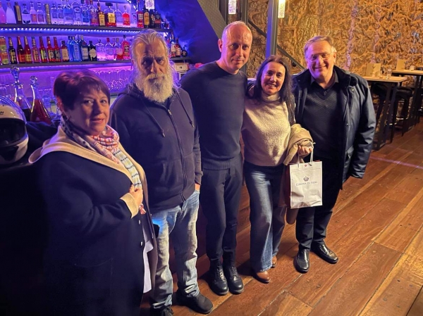 A&pi;&omicron;&kappa;&lambda;&epsilon;&iota;&sigma;&tau;&iota;&kappa;ό: &Phi;&iota;&lambda;&iota;&kappa;ή &beta;&rho;&alpha;&delta;&iota;ά &laquo;&Phi;&alpha;ί&delta;&rho;&alpha;&sigmaf; Ά&tau;&omicron;&pi;&omicron;&sigmaf;&raquo; &tau;&eta;&sigmaf; &Delta;ή&mu;&eta;&tau;&rho;&alpha;&sigmaf; &Mu;ή&tau;&tau;&alpha; &mu;&epsilon; &tau;&eta;&nu; &Eta;&rho;ώ &Mu;&omicron;&upsilon;&kappa;ί&omicron;&upsilon;